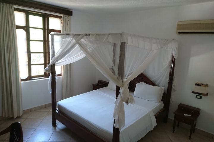 Room 4 of 30