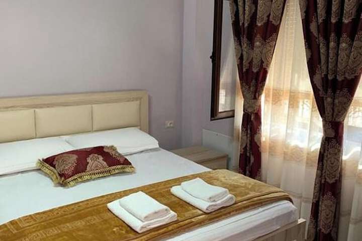 Room 32 of 67