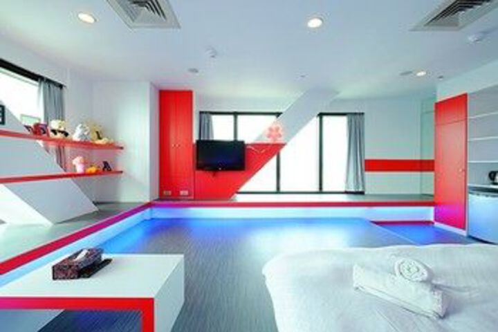 Room 32 of 42