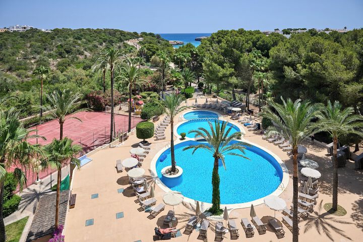 Hotel Pool