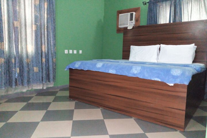 Room 17 of 34