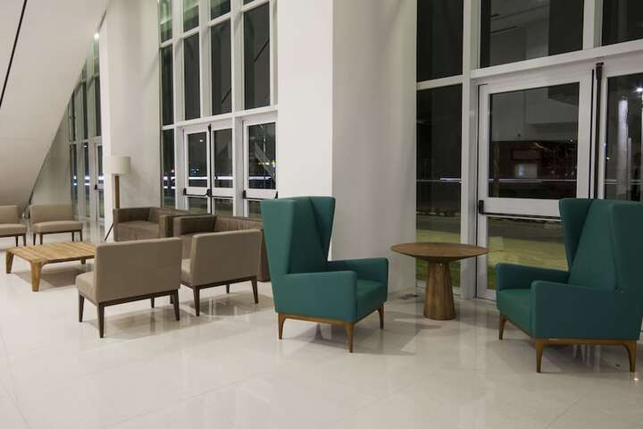 Lounge 63 of 80