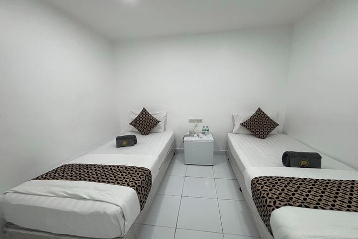 Room 3 of 44
