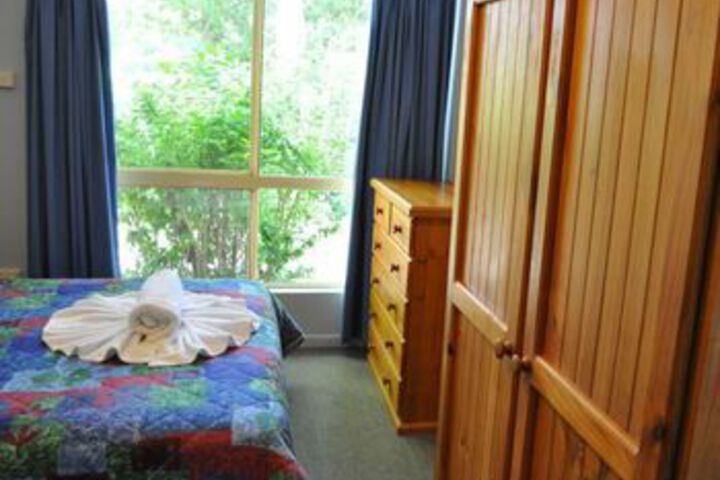 Room 9 of 32