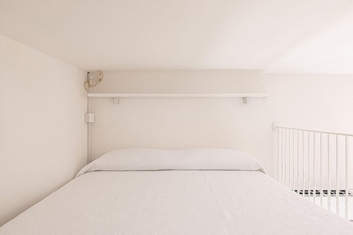 Room 12 of 16