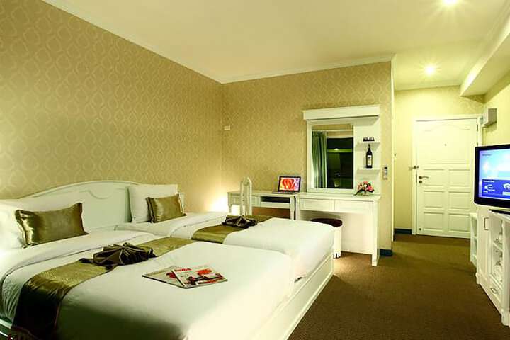 Room 4 of 40