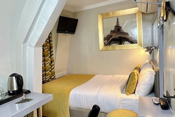 Room 14 of 38