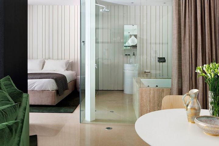 Room 13 of 21