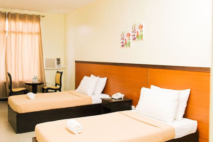 Room 18 of 34