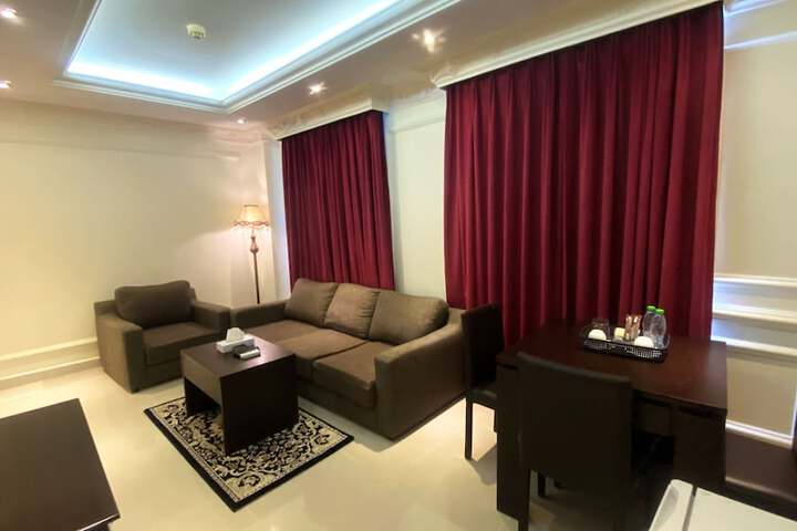 Room 17 of 28