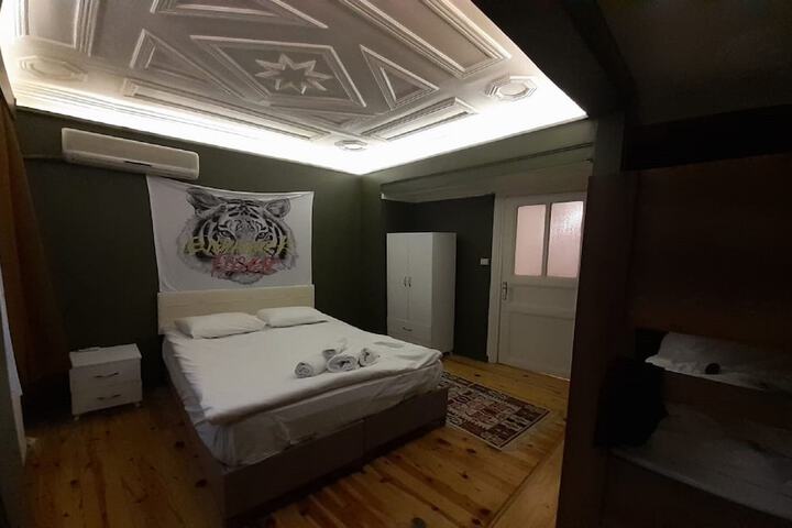 Room 22 of 63