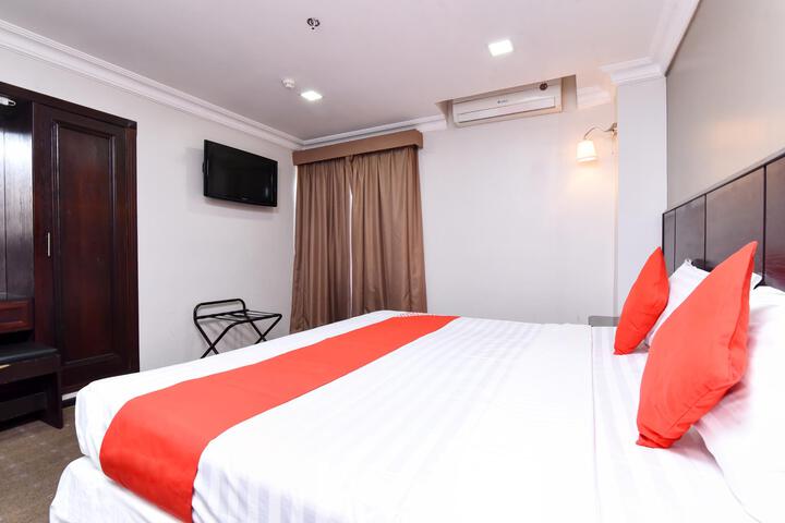Room 33 of 46