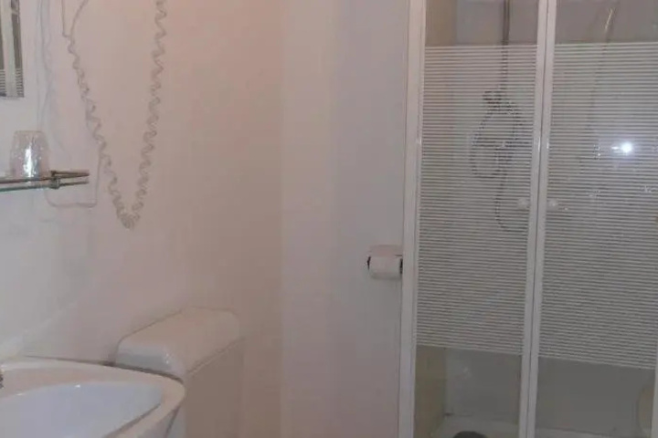 Room 8 of 15