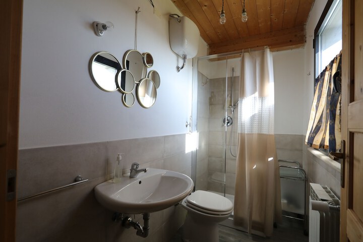 Room 10 of 17