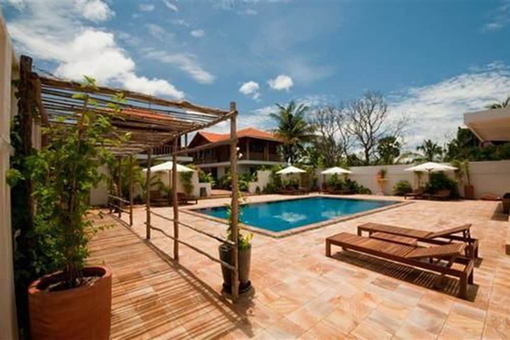 Hotel with Pool