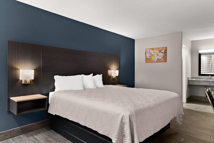 Room 17 of 47
