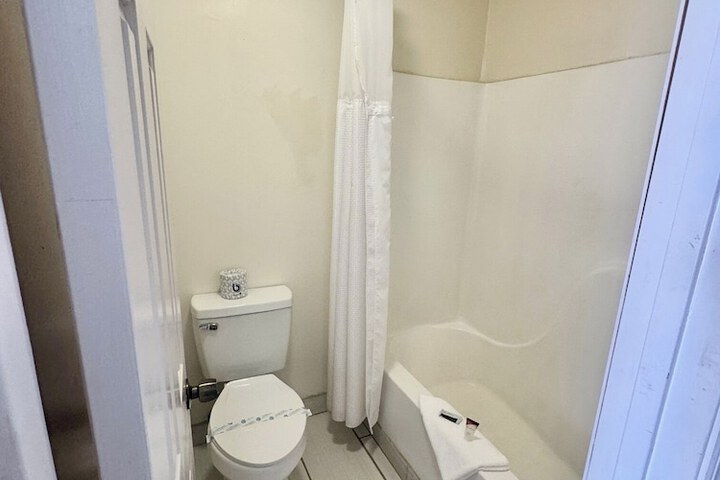 Room 20 of 28