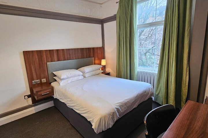 Room 3 of 37