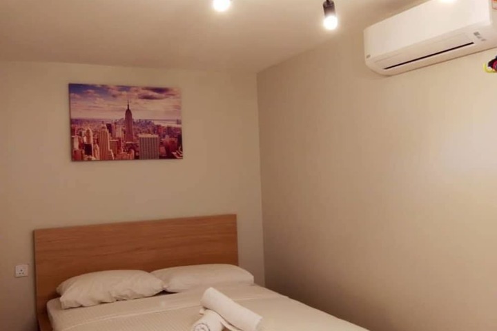 Room 6 of 71