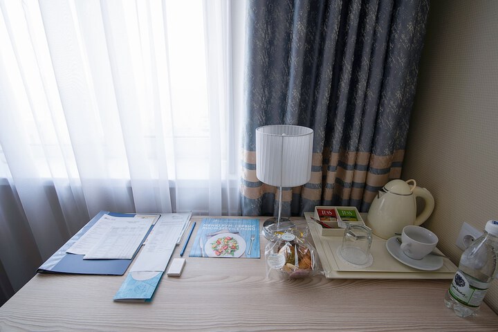 Room 8 of 142