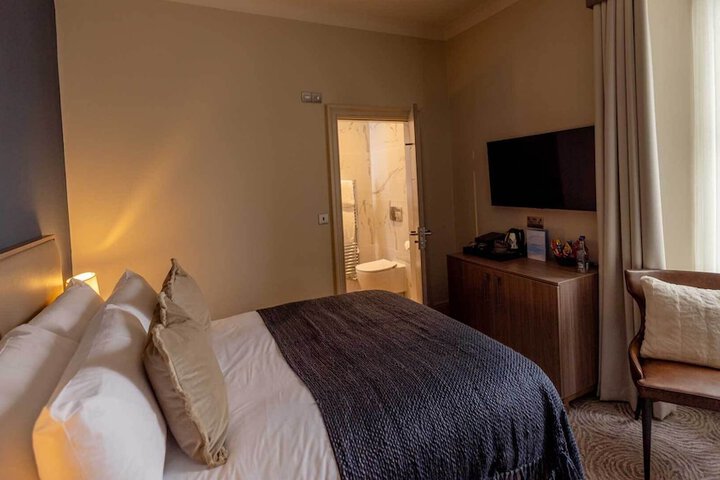 Room 12 of 50