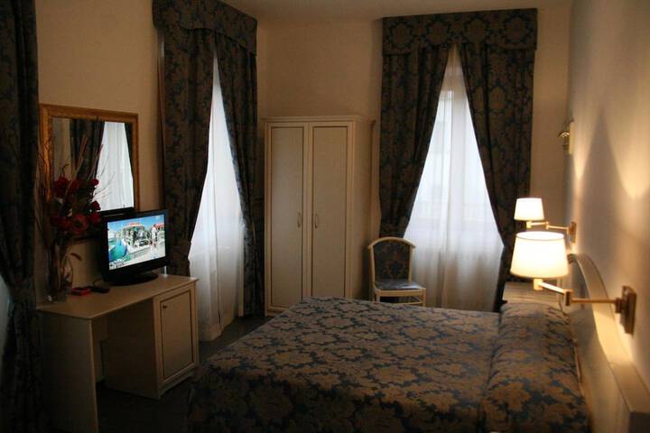 Room 27 of 61