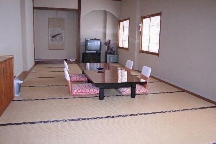 Room 6 of 23