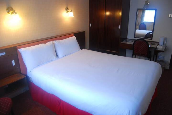 Room 9 of 33