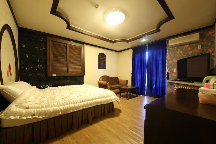 Room 13 of 39
