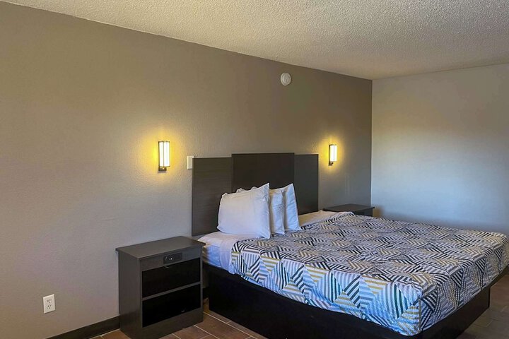 Room 14 of 23