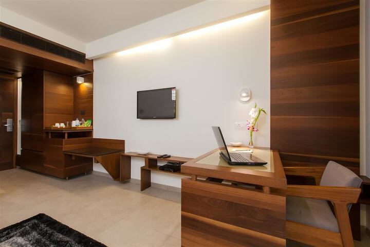 Room 28 of 65