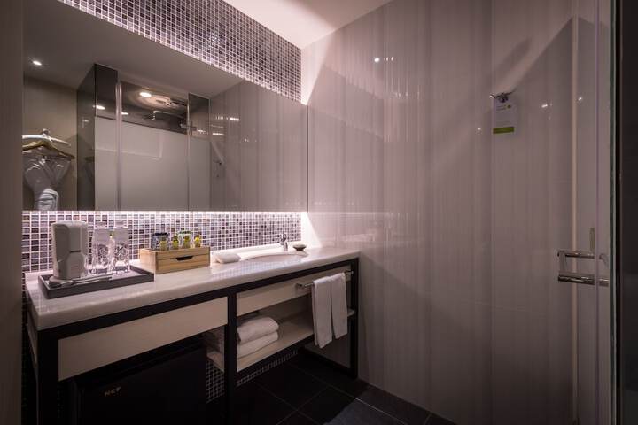 Room 27 of 36