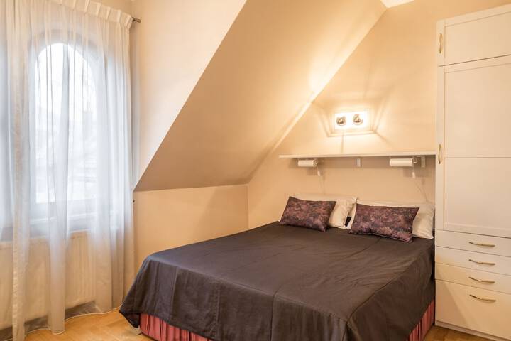 Room 7 of 165