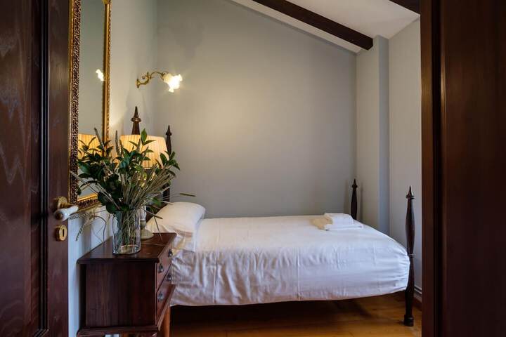Room 2 of 20