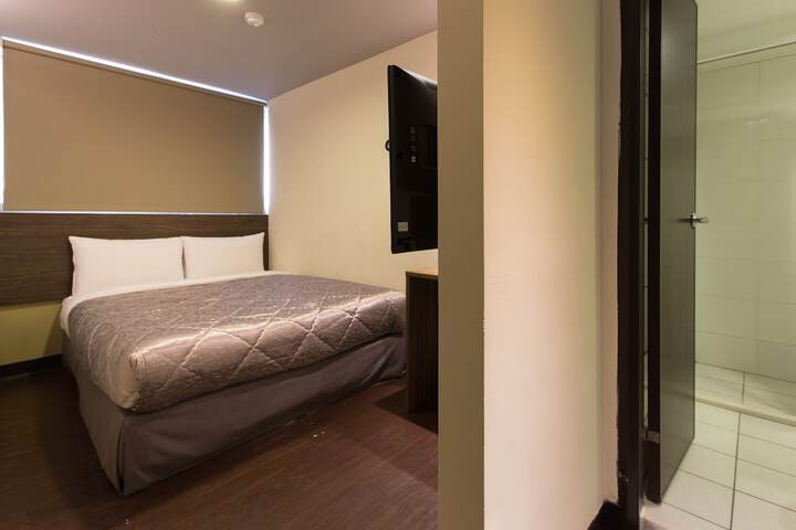 Room 10 of 29