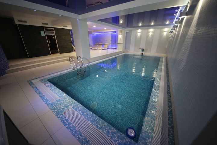 Pools & Facilities