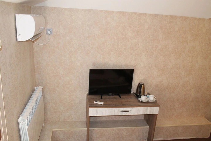 Room 4 of 15