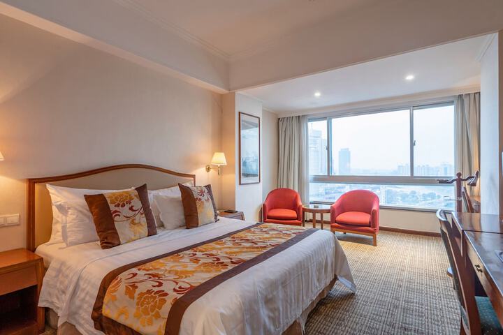 Room 28 of 45