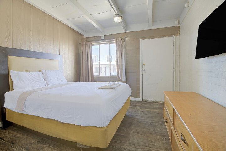 Room 30 of 64