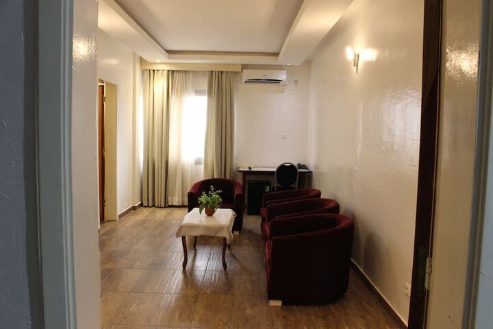 Lounge 21 of 43