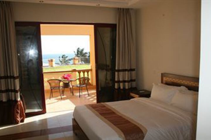 Room 6 of 32