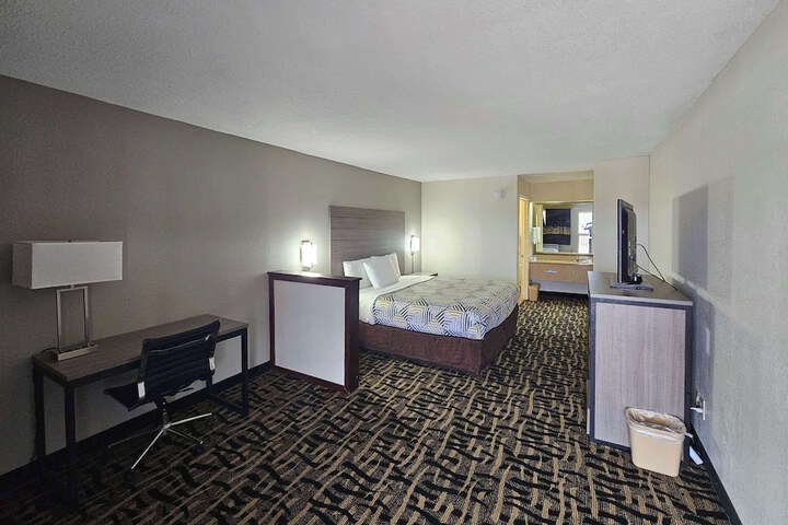 Room 11 of 20