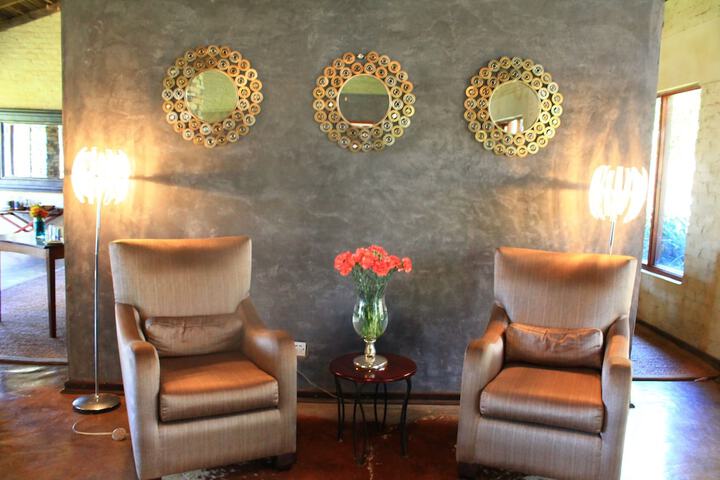 Room 4 of 8