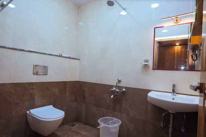 Room 16 of 35
