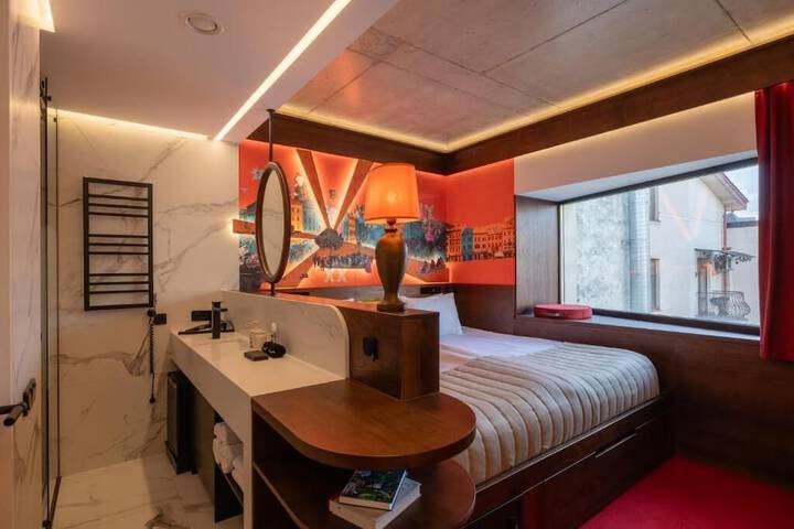 Room 8 of 21