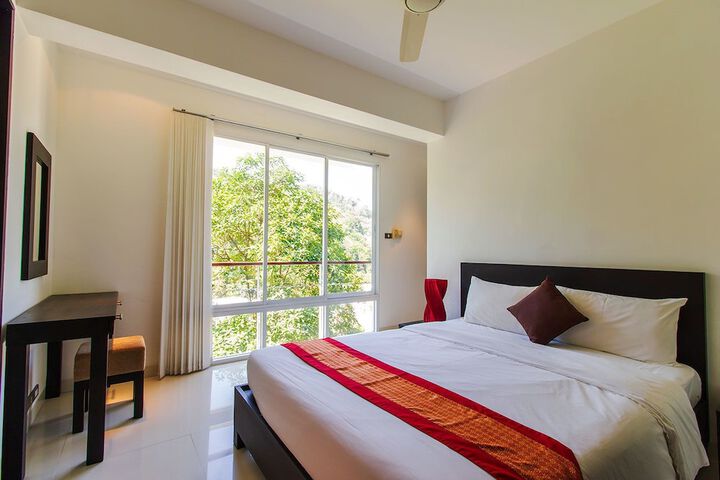 Room 2 of 8