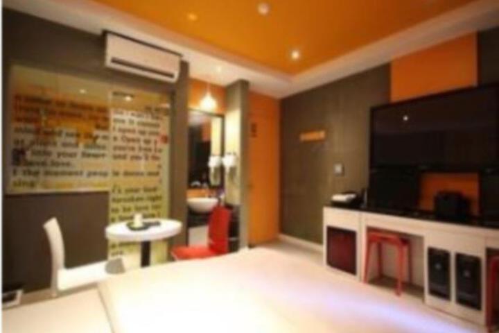 Room 3 of 6