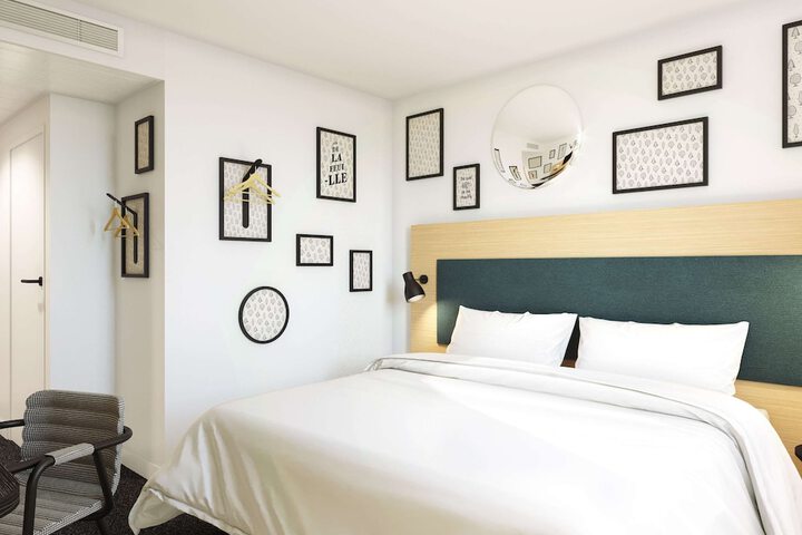Room 6 of 103
