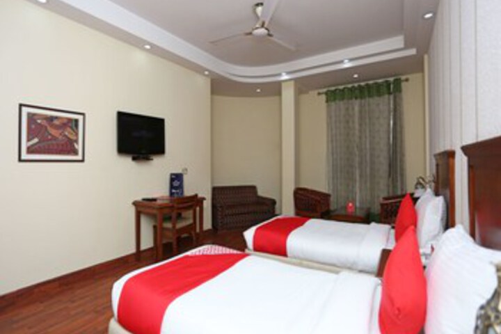 Room 32 of 39