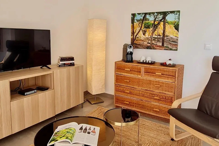 Room 2 of 8